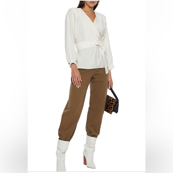 BA&SH
Cola wrap-effect crepe de chine top. Cream size 2 Romantic effortless chic - Picture 1 of 13